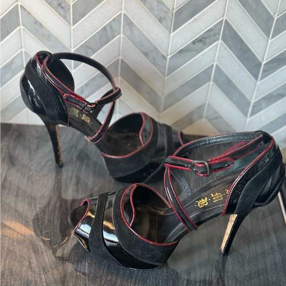 L.A.M.B black w/red accents suede & patent leather platform strappy 4.75” heels. - Picture 2 of 5